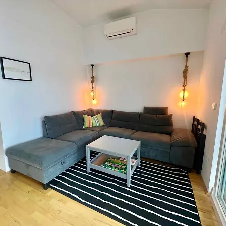 In 44637 Apartman *