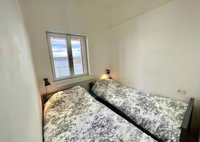 In 44637 * Jadranovo